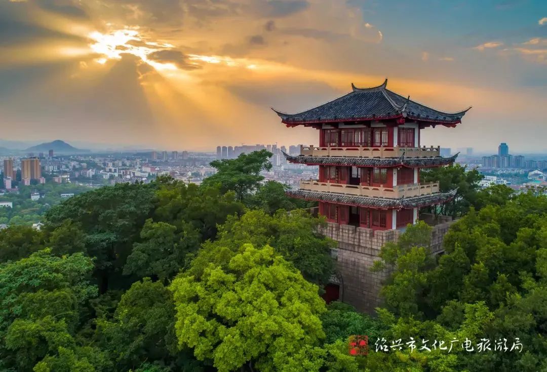 关于吟咏花木的诗_咏吟花木的诗_吟咏花木的诗