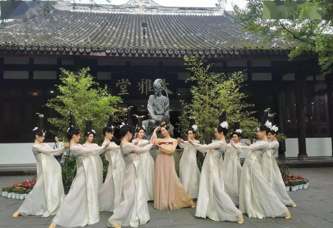 长安白日照春空的意思_长安白日照春空下一句是什么_长安白日照春空