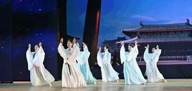 长安白日照春空下一句是什么_长安白日照春空的意思_长安白日照春空