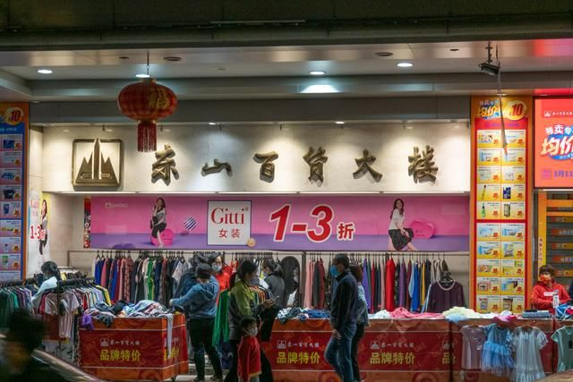 拼音字母表26个汉语拼音跟读_拼音声母韵母26个表_尽管的拼音