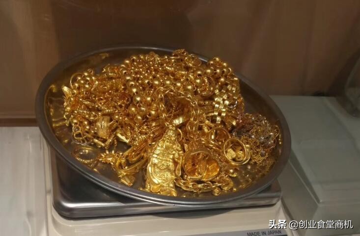 空手套白狼的意思_空手套白狼的套怎么写_空手套白狼褒义词
