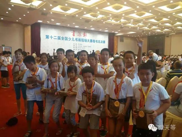 群笔顺怎么写_群笔顺笔画_群笔顺