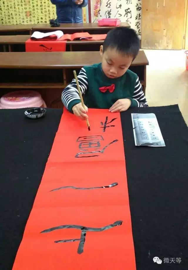 群笔顺怎么写_群笔顺笔画_群笔顺