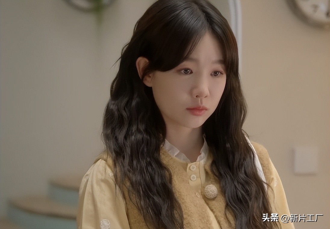 爱情公寓3酒吧服务员_爱情公寓里的酒吧属于什么类型_爱情公寓酒吧里的女服务员
