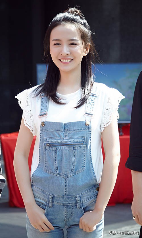 爱情公寓2酒吧女服务生_爱情公寓3酒吧服务员_爱情公寓酒吧里的女服务员