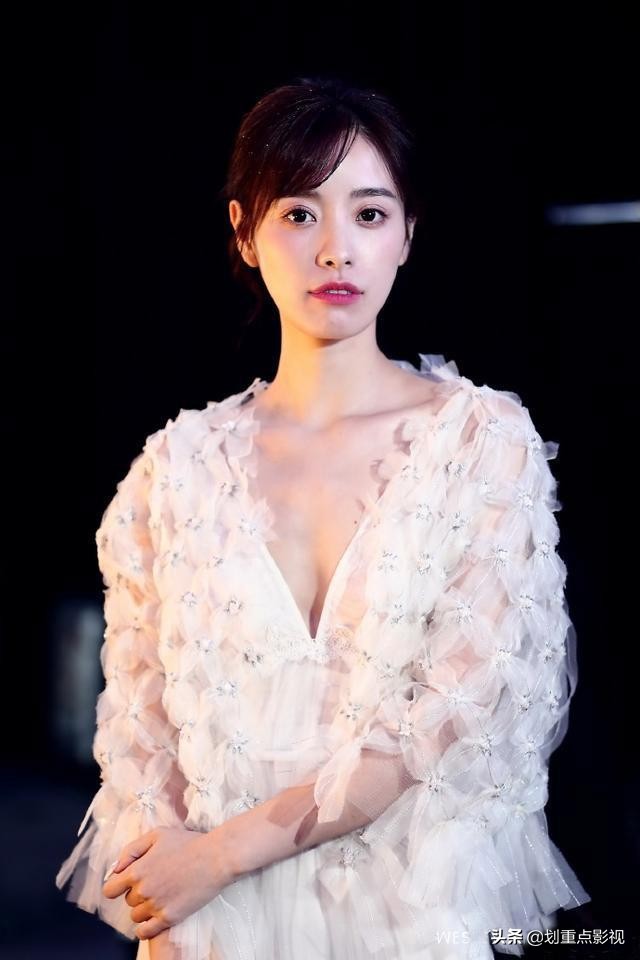 爱情公寓3酒吧服务员_爱情公寓2酒吧女服务生_爱情公寓酒吧里的女服务员