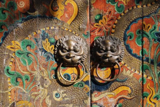 青獠牙面打一成语_生肖青獠牙面指是什么生肖_青面獠牙是指什么生肖