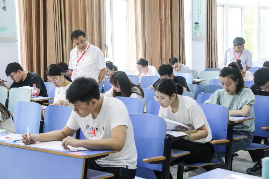 许昌学院网络中心_许昌公务员网络培训学院_许昌学院公开招聘