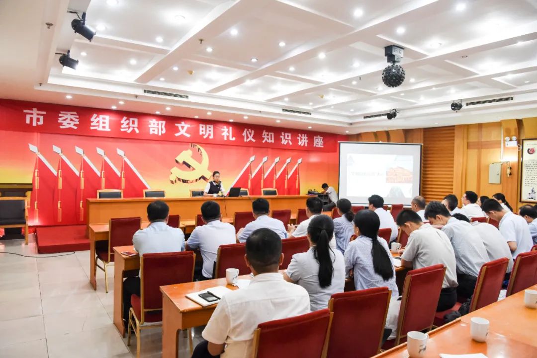 许昌学院公开招聘_许昌公务员网络培训学院_许昌学院网络中心