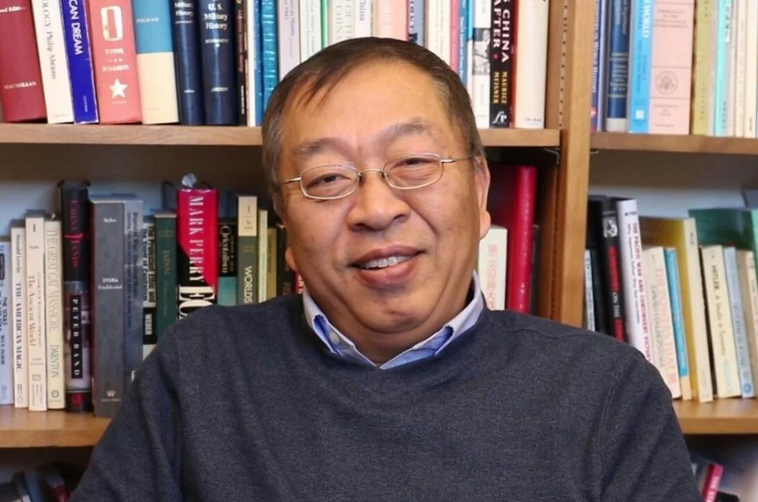 疯狂苍蝇_苍蝇疯狂搓脚是为了什么_苍蝇疯狂转圈
