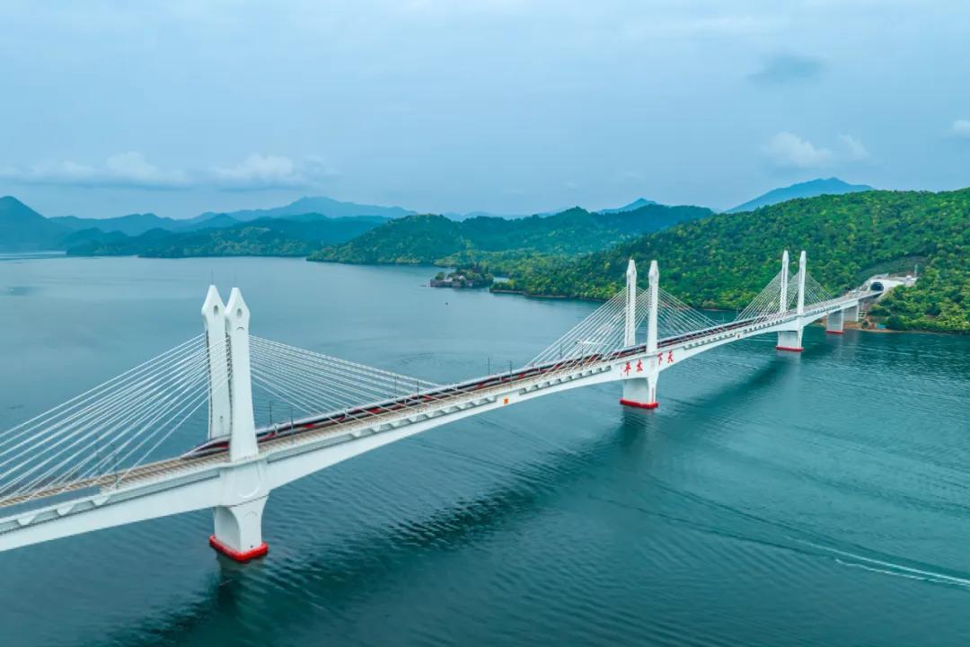 高铁线路图全国统一吗_全国高铁线路图_高铁线路大全